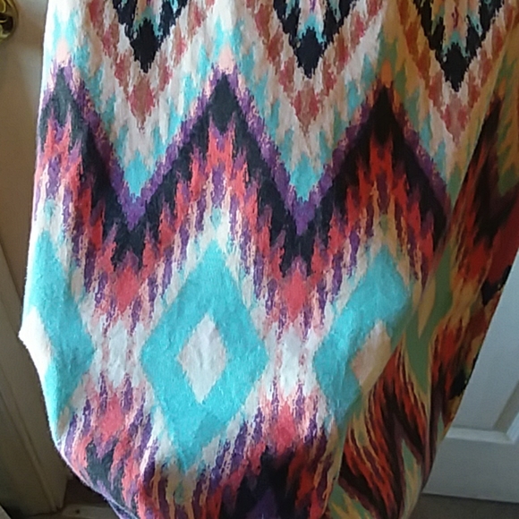 Patterned Body-Con Dress - Picture 3 of 4